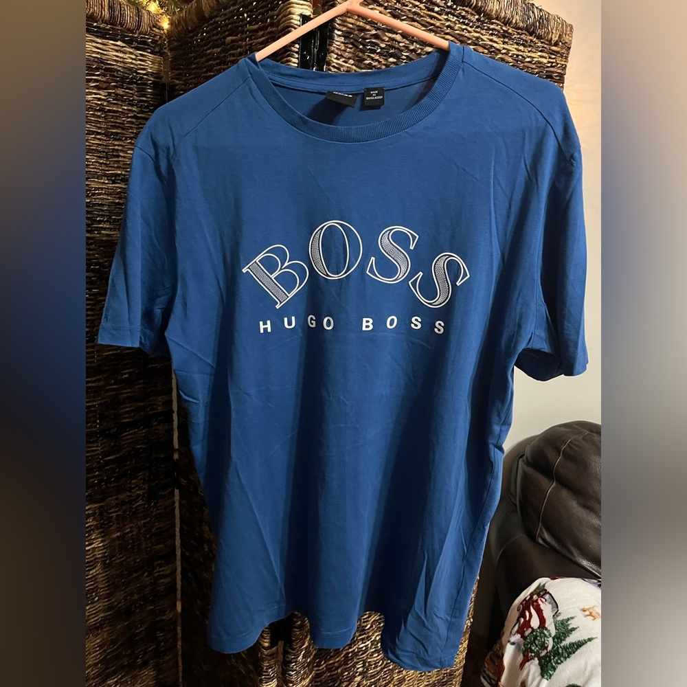 NWOT’s Hugo Boss Regular Fit T Shirt Men’s Size Medium